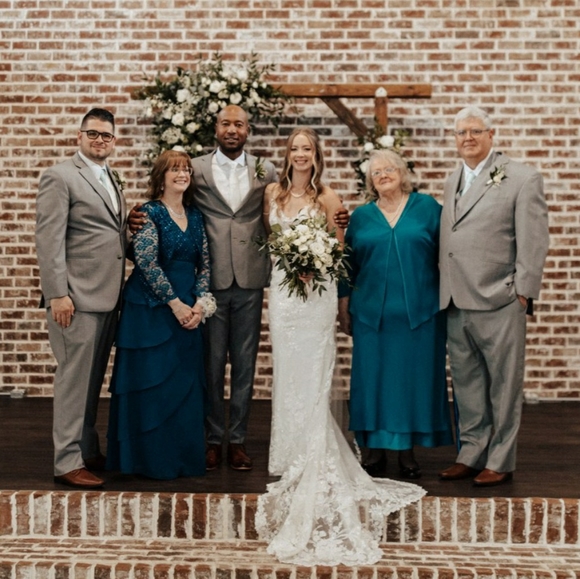 Meet your Posher, Sandy - Picture 3 of 6